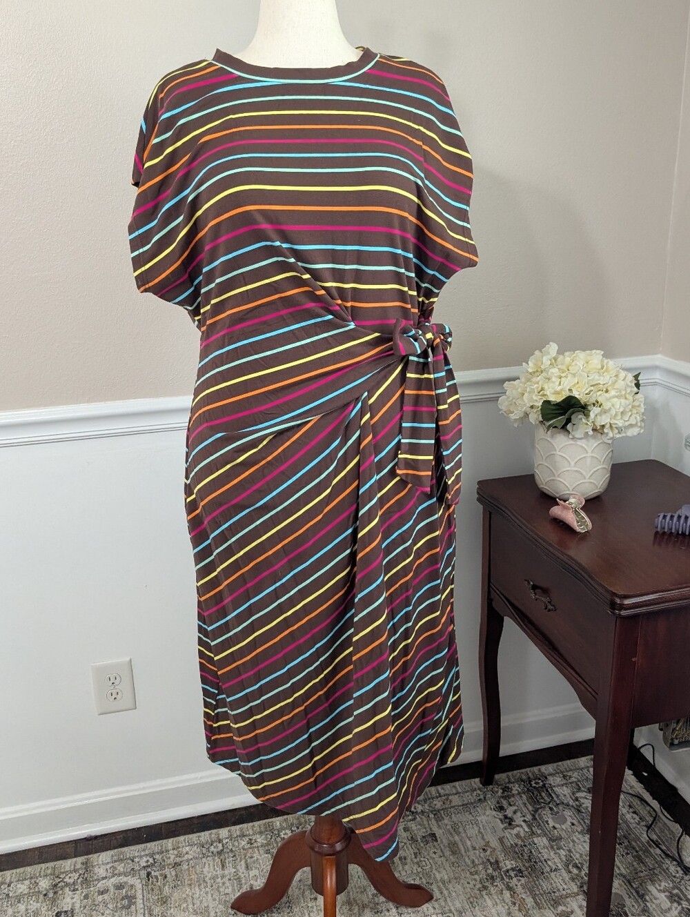 BloomChic Side Tie Brown And Rainbow Dolman Sleeve Dress, Size 18/20